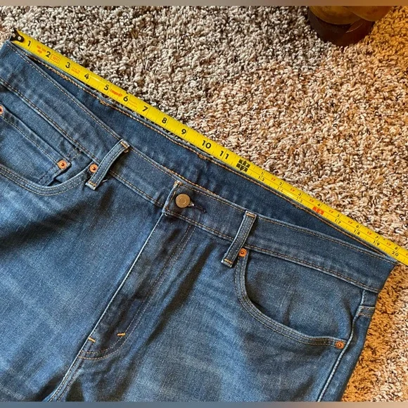 EUC Levi’s 514 Straight Fit men’s jeans Tagged 38x32 (measures 40x30) - Picture 5 of 9